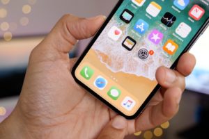 iPhone X vs. Macbook Pro Reparability Comparison